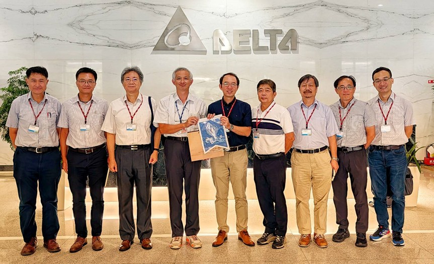 中原大學電機系教授團隊拜會台達電中壢五廠